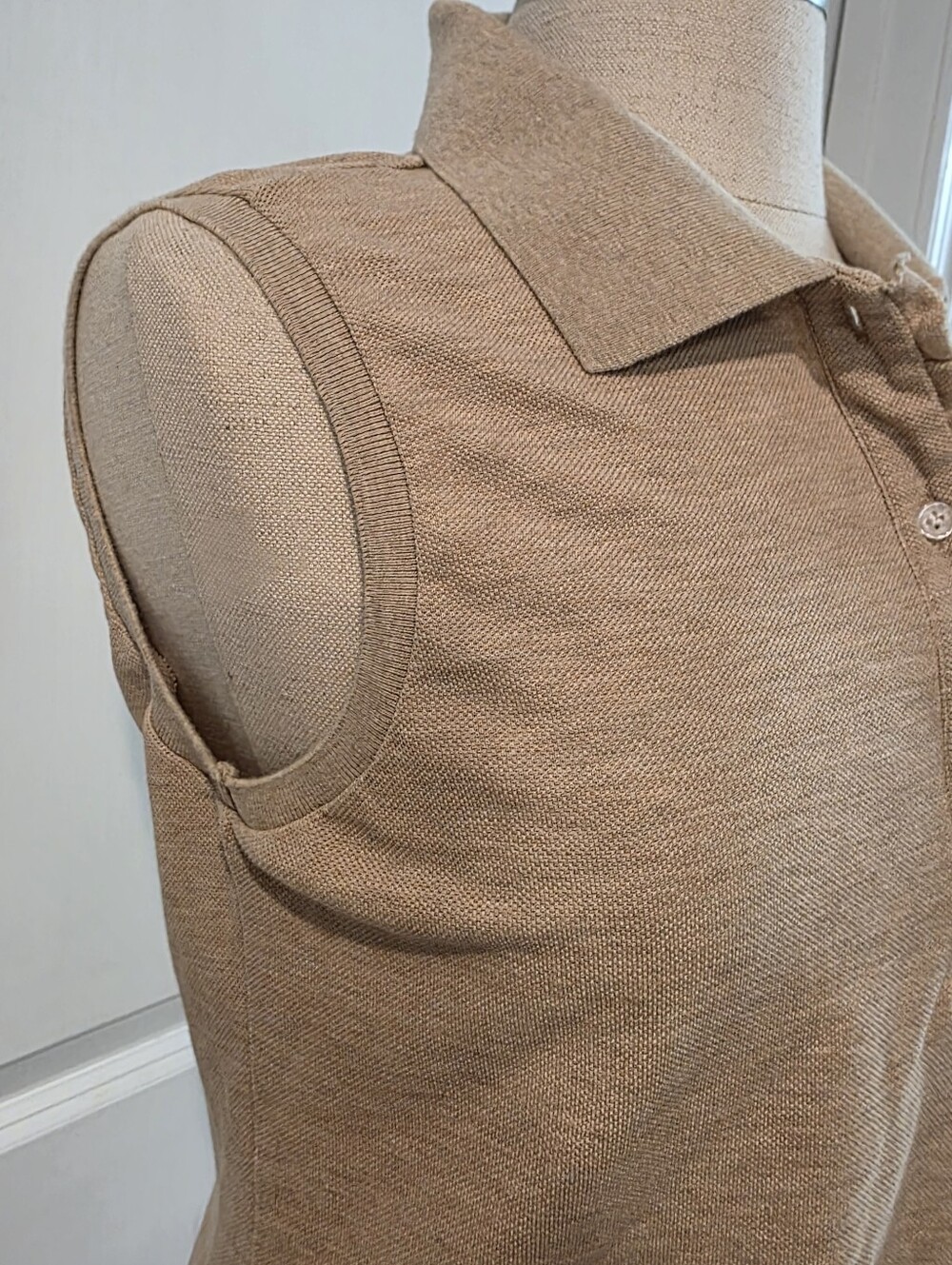 Tuckernuck Sleeveless Top Size Small - Picture 4 of 6